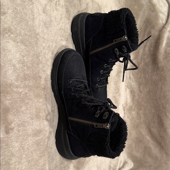 Skechers Women's Black Lace-Up Fleece Winter Boots - Picture 3 of 6